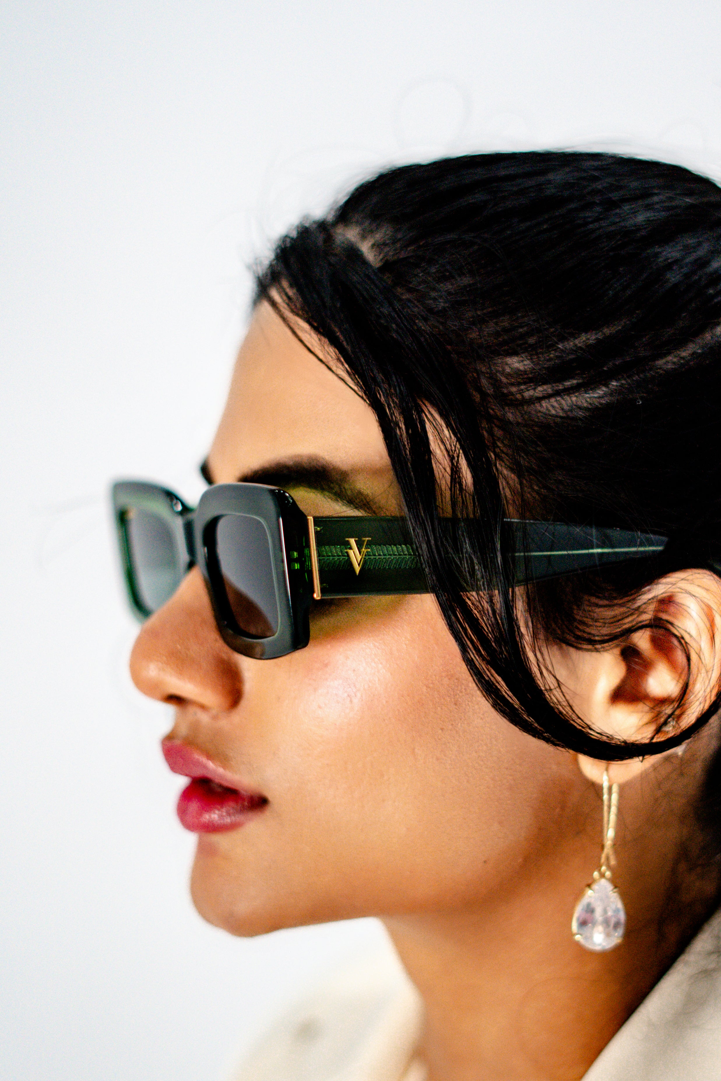 Model wearing Green acetate square sunglasses –side view