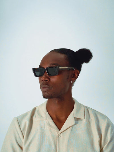 Video of Model wearing Verre Noire Tortoise Elite sunglasses